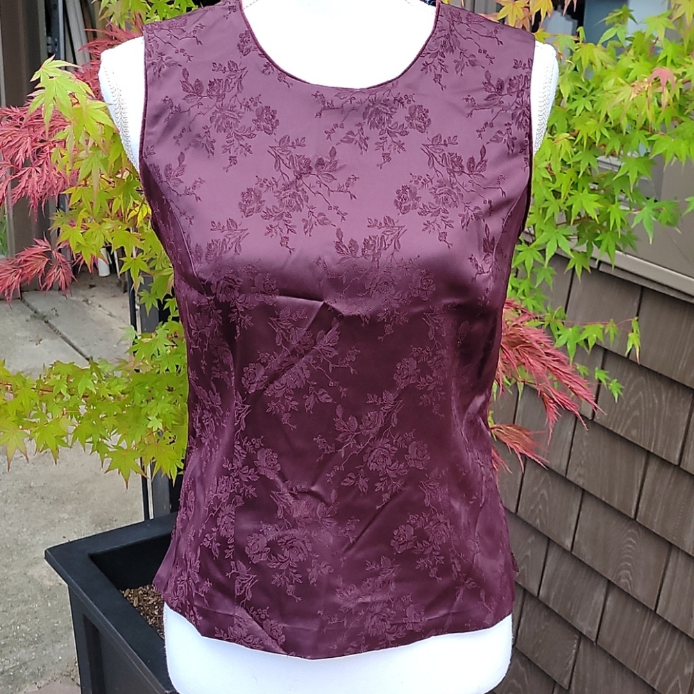 GAP EMBROIDERY TANK TOP
